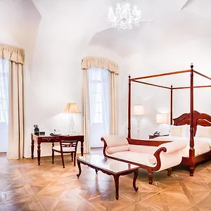 The Dominican 4*, Praag Tsjechië